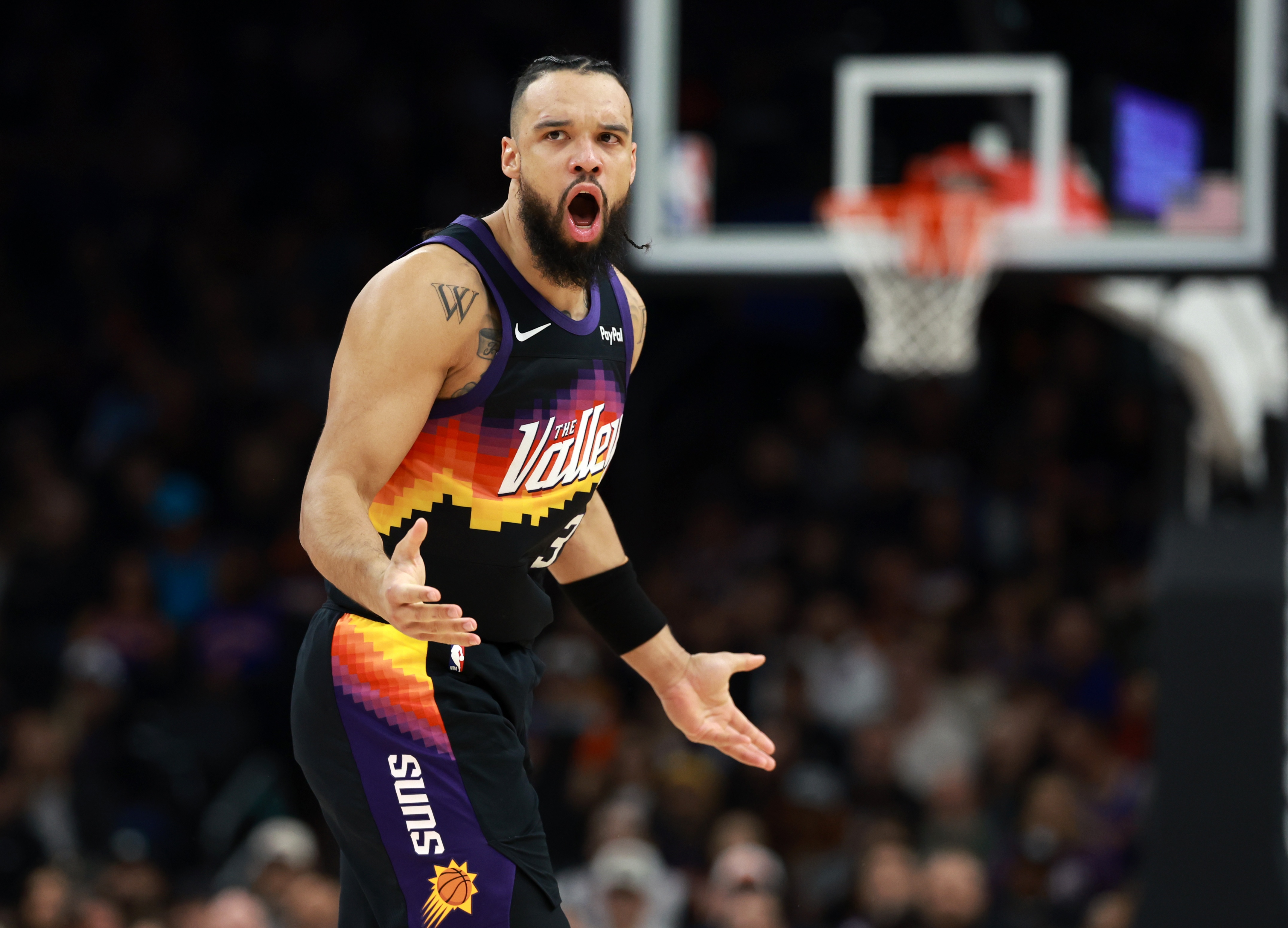 开云体育下载-上头啊！狄龙24中11&amp;三分10中1拿到25分 技犯+关键恶犯葬送比赛