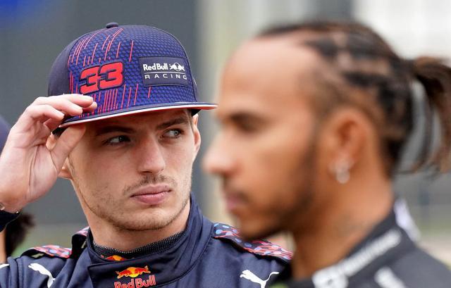 max-verstappen-lewis-hamilton-mercedes-red-bull-2022-planetf1.jpg