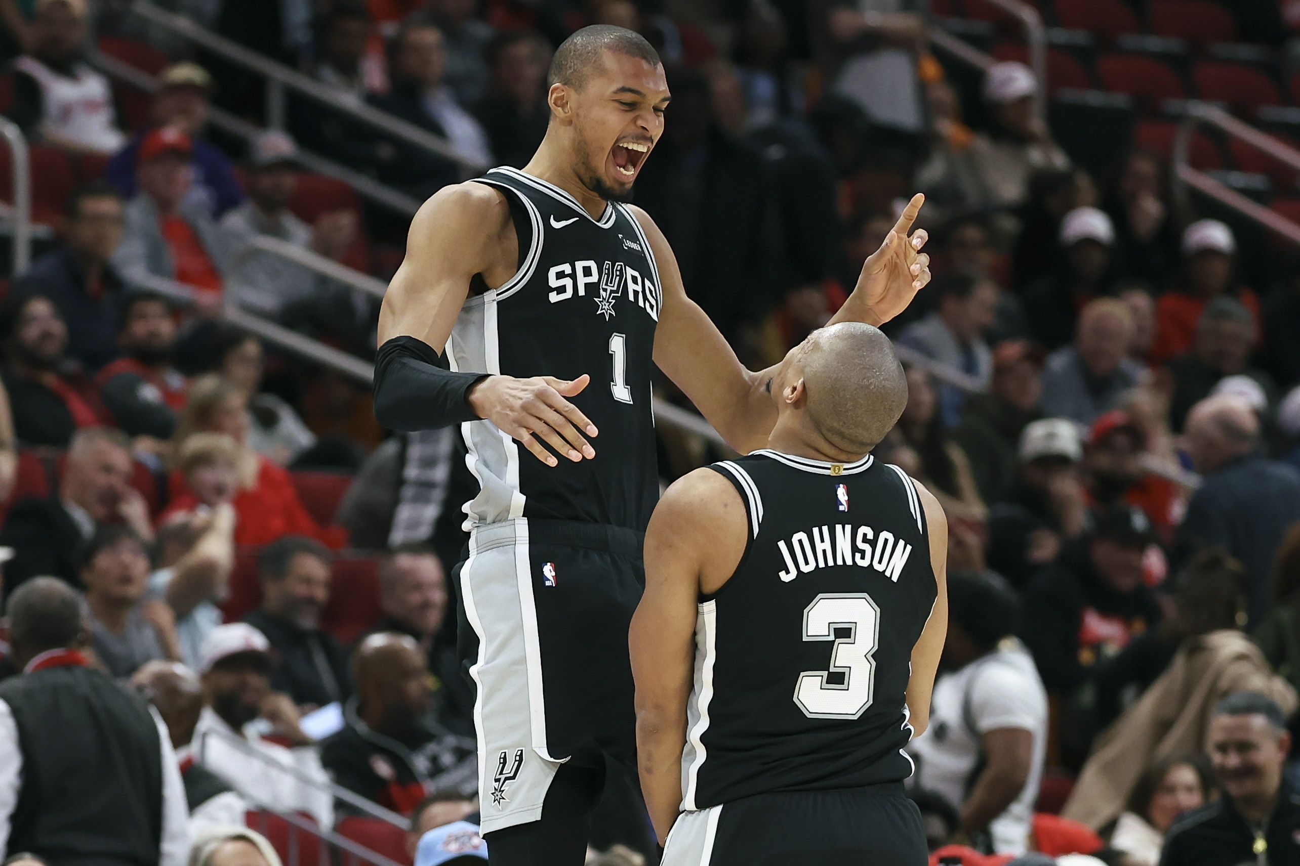 开云体育娱乐-文班亚马：奥利尼克在进攻端极具眼光 他的建议值得我信赖